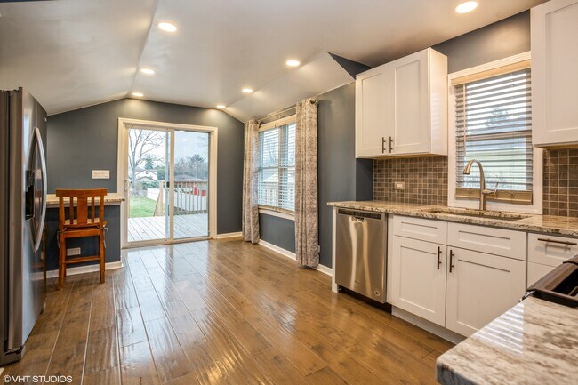 Photo - 651 S Oakland Ave