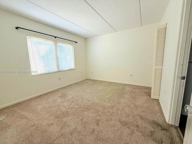 Photo - 649 S Tamiami Trl Unidad 112