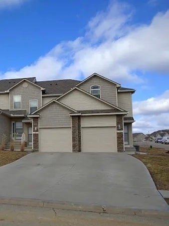 Building Photo - 10512 Clubhouse Dr