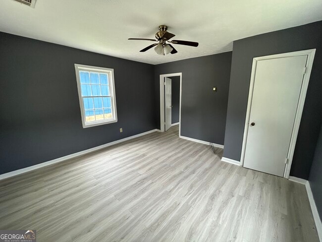 Photo - 104 Foch St