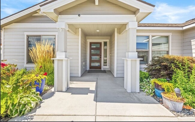 Photo - 4322 Goldstream Ln