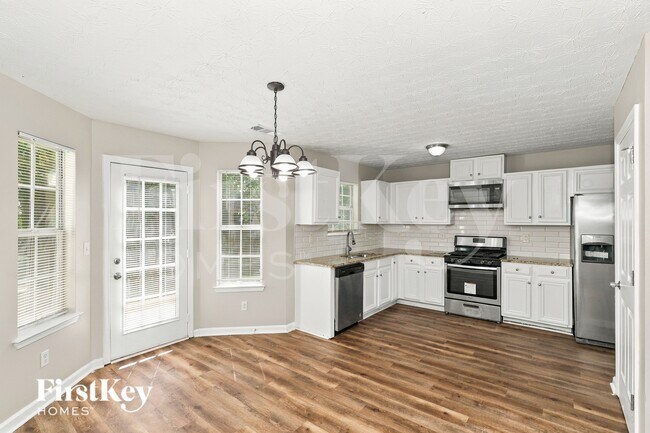 2896 Two Lakes Cir