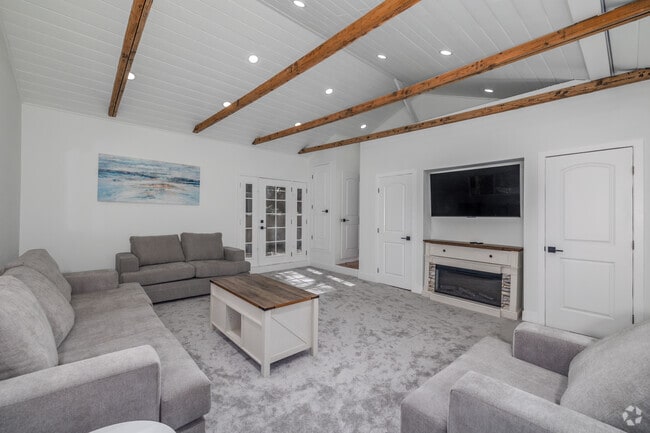 4BR, 2BA - 2,000SF - Bedroom