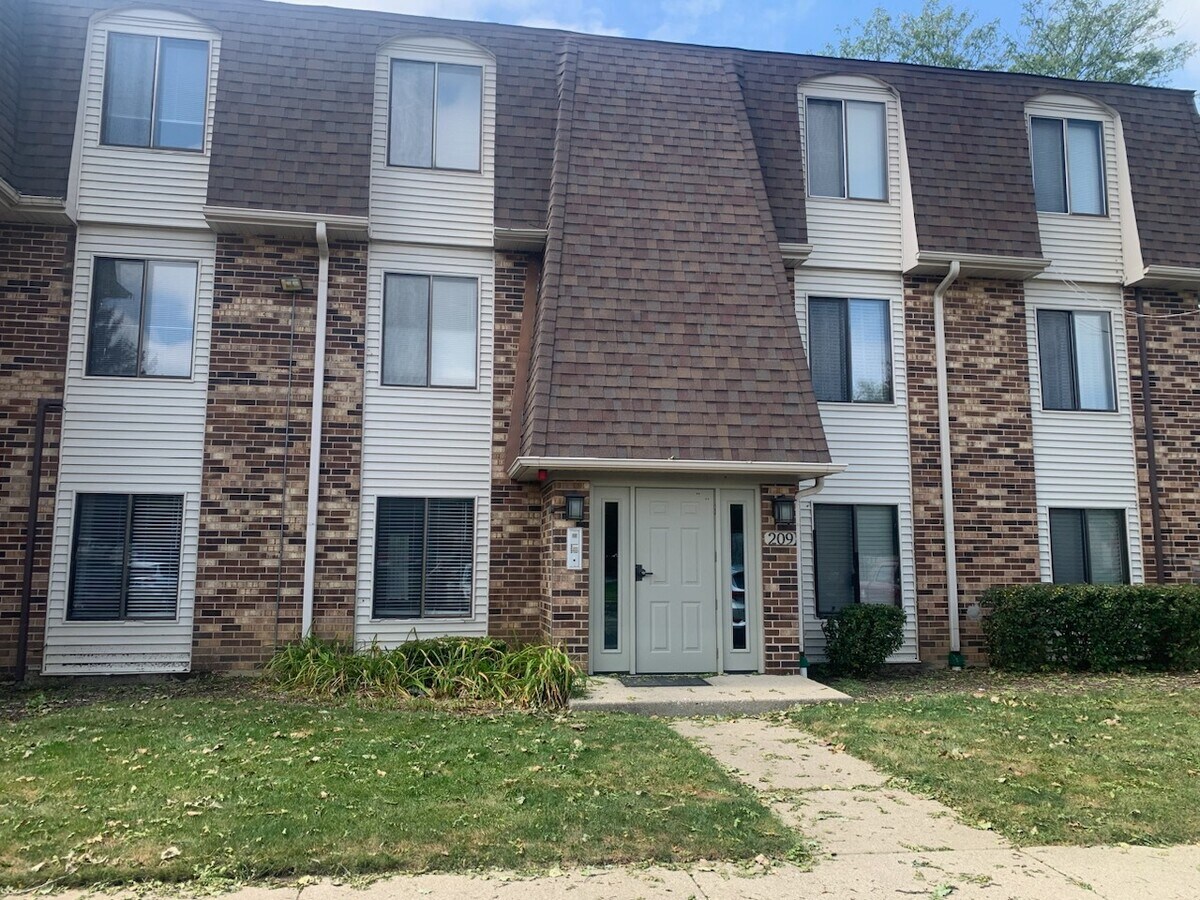 Photo - 209 W Ct of Shorewood Condo Unit 3A