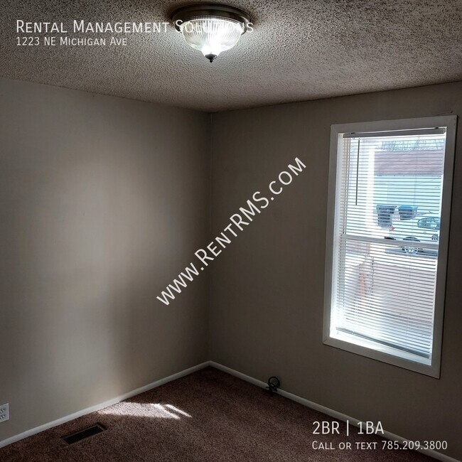 *OAKLAND AREA* 1223 NE Michigan Ave 2 BED... Rental House Rental in Topeka, KS