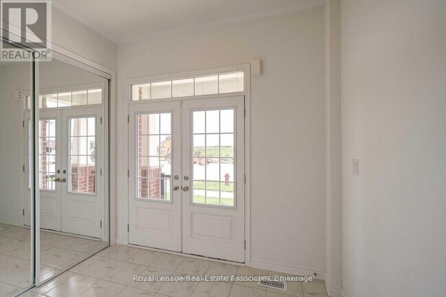 Photo - 359 Gordon Krantz Ave