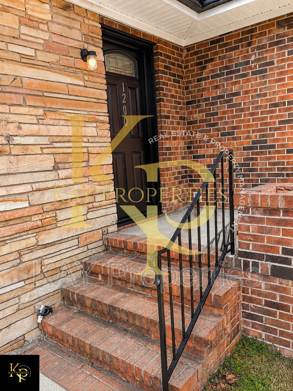 Photo - 1200 E Holly St