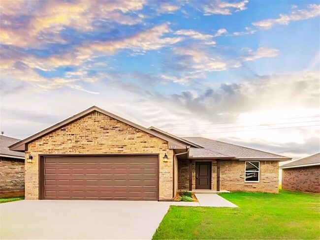 Building Photo - 1628 Highland Loop