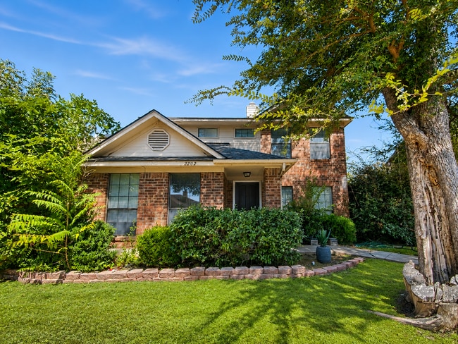Building Photo - Spacious, Updated Townhome in Garland
