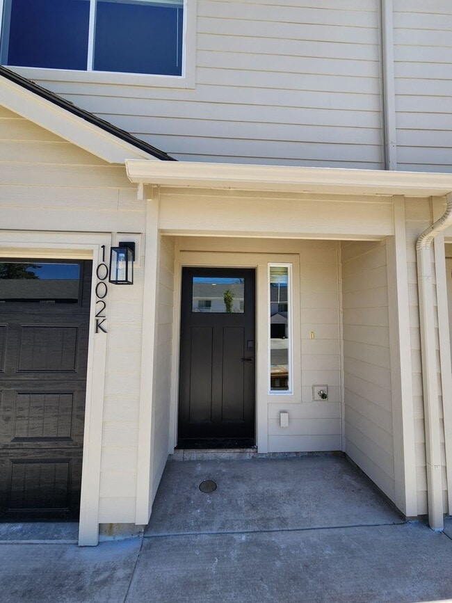 Photo - 3 Bedroom 2.5 Bath in Winlock