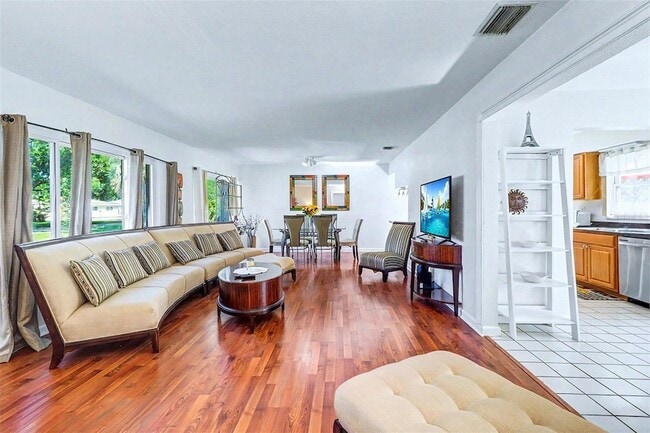 Photo - 209 S Aurora Ave