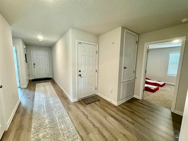 914 Lovebird Ct