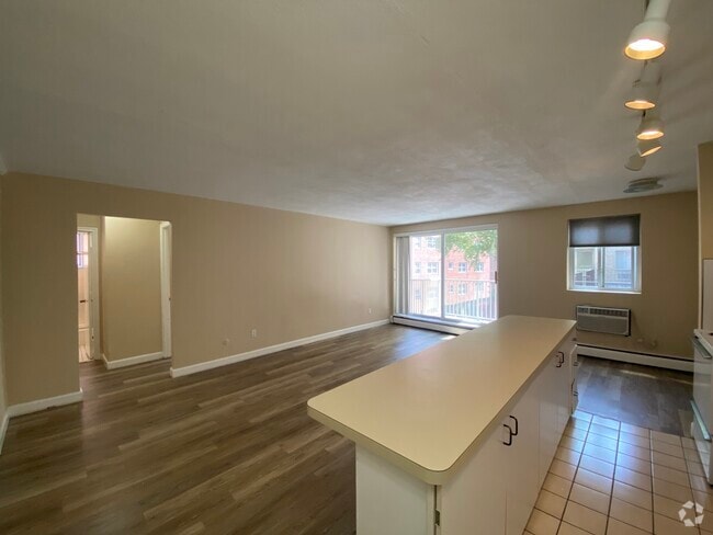 Building Photo - 123 Sewall Ave Unit 1A Rental