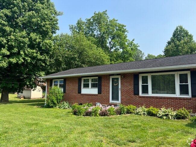 Building Photo - 1603 Seminole Dr Rental