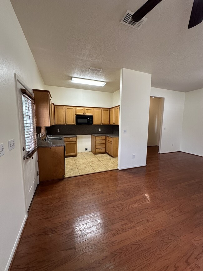 Photo - 1000 E Main St