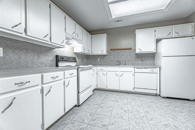 Photo - Quiet and Quaint Duplex in Rogers!
