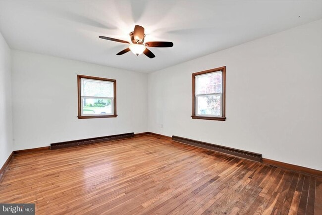 Photo - 27 Roselle Ave