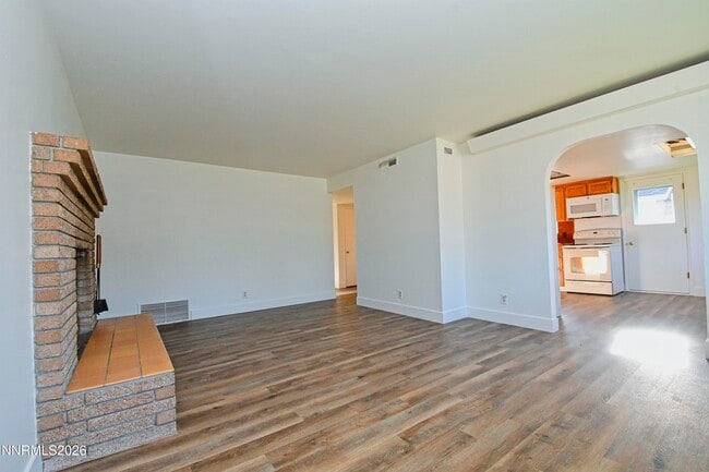 Photo - 10 E J St