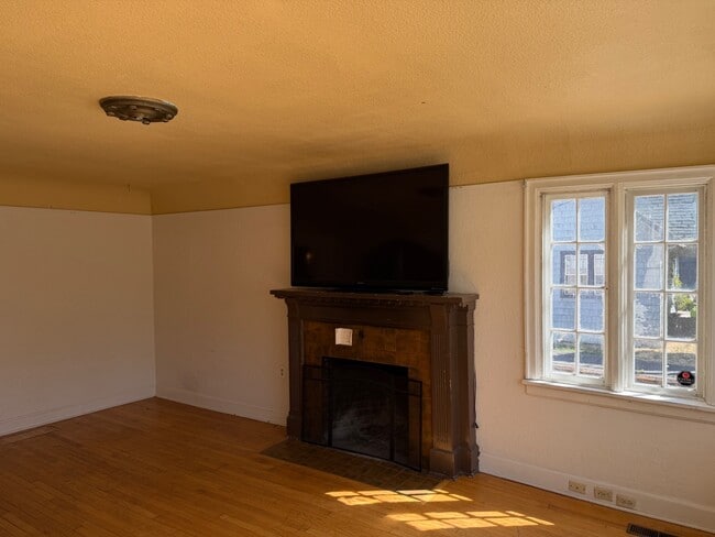 2015 NW Van Buren Ave
