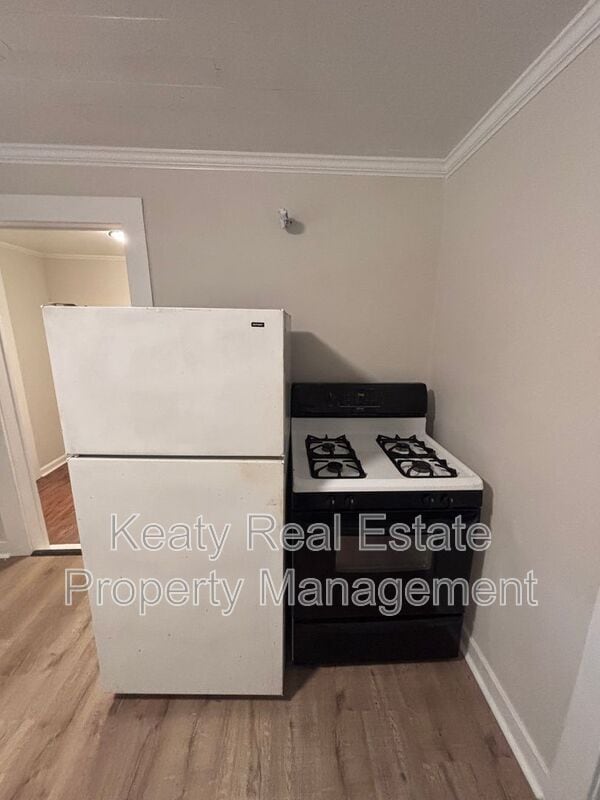 Photo - 408 1/2 Harding Street
