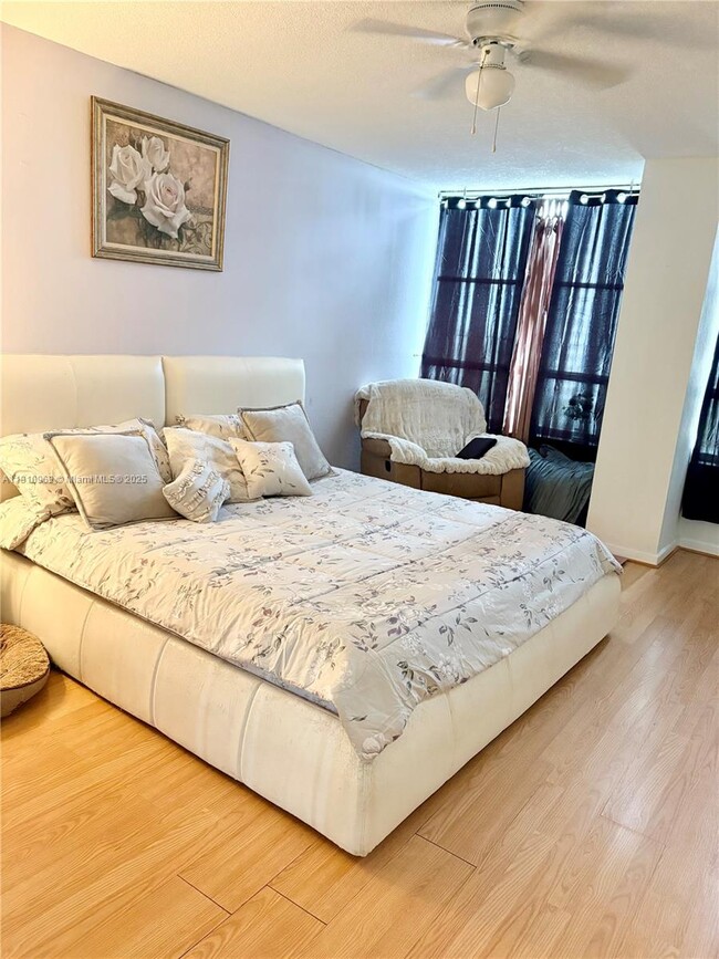 Photo - 500 Three Islands Boulevard Unidad 719