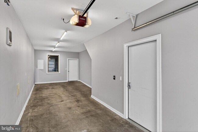 Photo - 2528 E Albert St