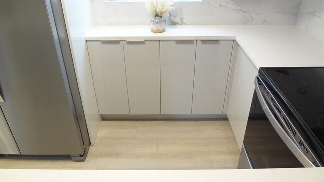 Photo - 271 Fanshaw G
