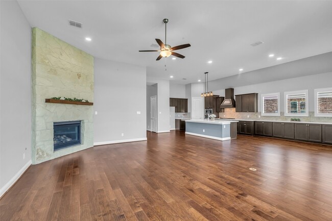 Building Photo - 40902 Welbey Ct