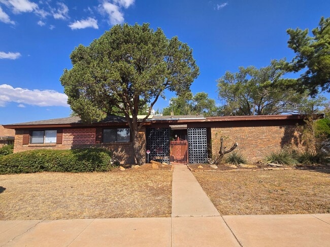 Building Photo - 1640 Courtland Cir