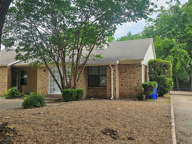 Building Photo - 200 E Denton Dr