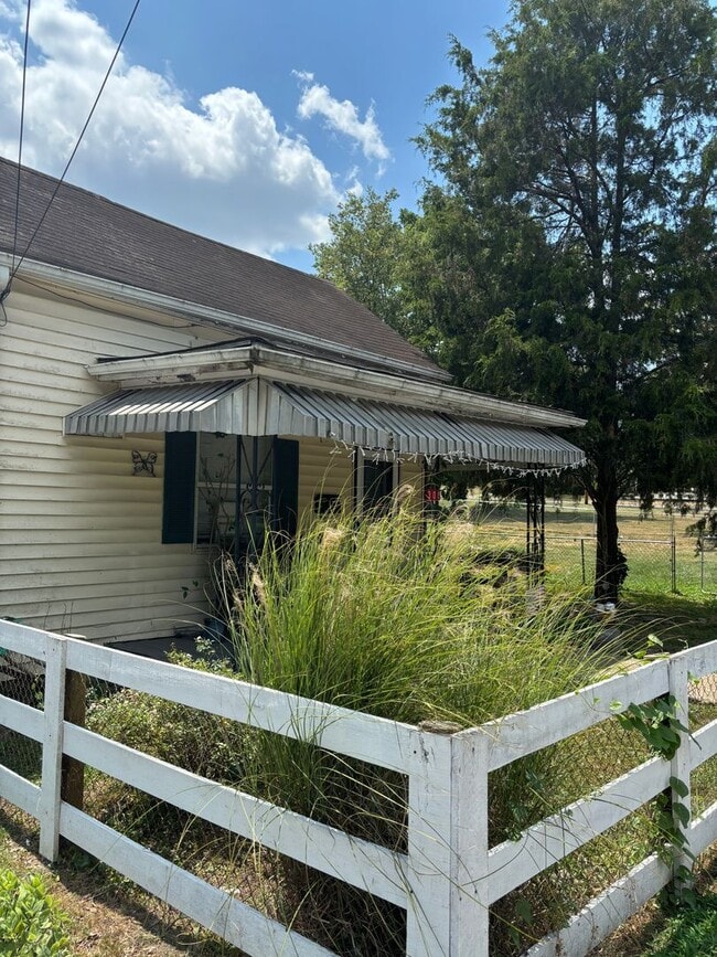 Photo - 308 E Chestnut St