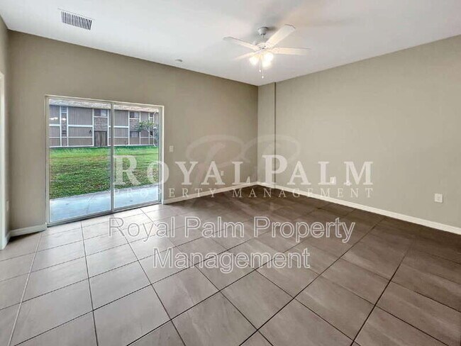 Photo - 1320 Trafalgar Pkwy