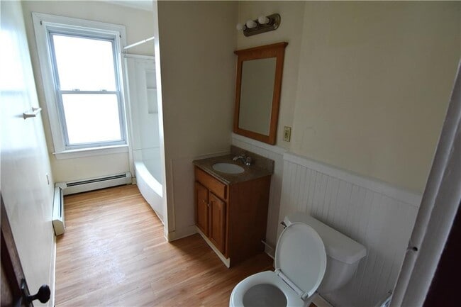 Photo - 490 Manville Rd