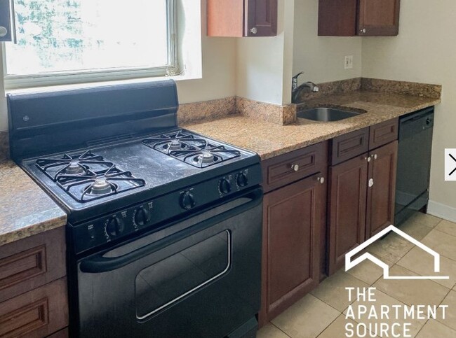 Photo - 3920 N Pine Grove Ave Unit 2
