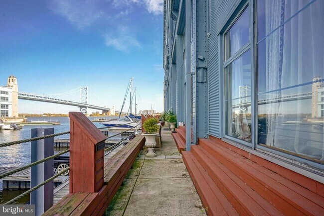 Photo - 3 N Christopher Columbus Blvd Unidad 111