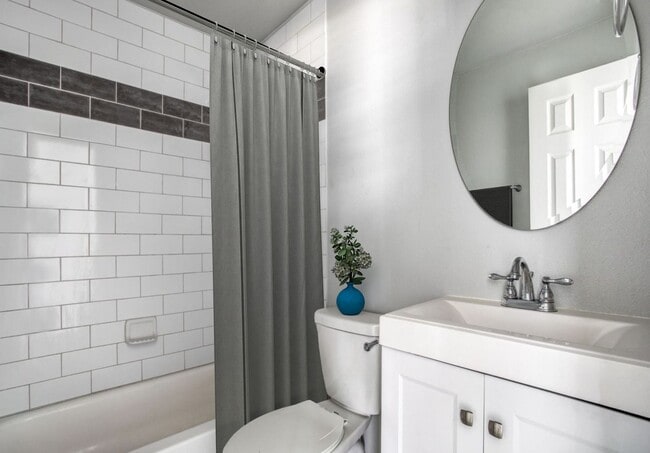 Photo - 2204-2212 W Rosedale St S Unidad 2204