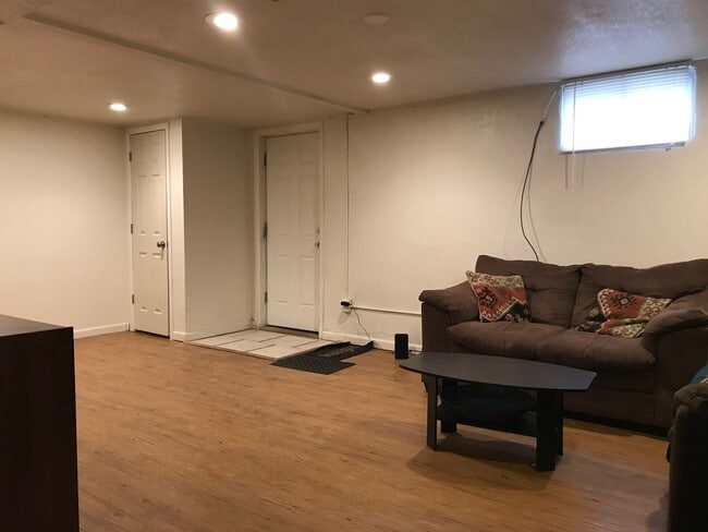 Photo - 1041 W Vine Dr Unit B