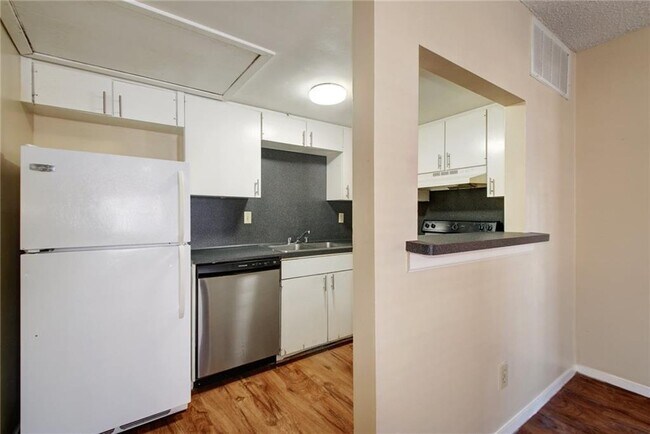 Photo - 1717 W 35th St Unit 107