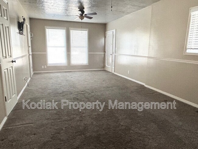 Photo - 547 E 3665 S