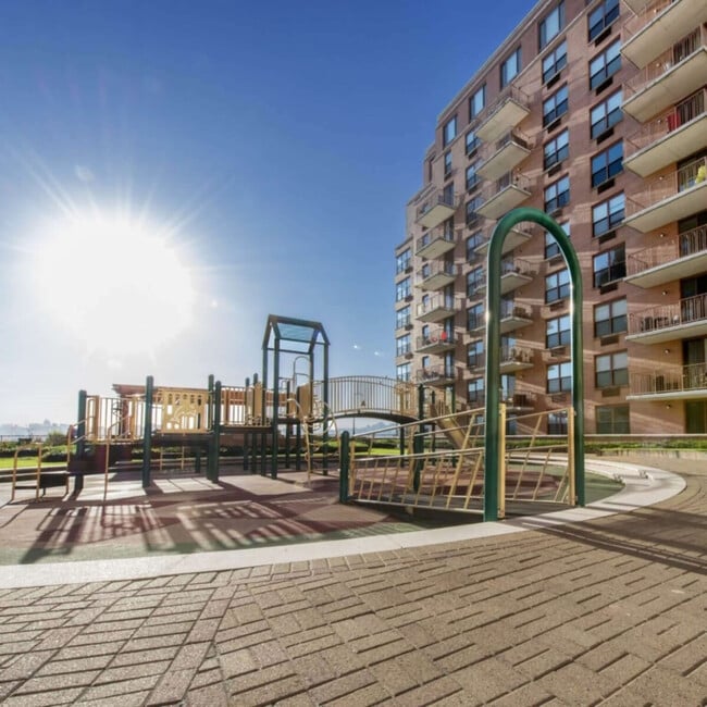 Photo - 330 River St Unidad SI ID1055555P