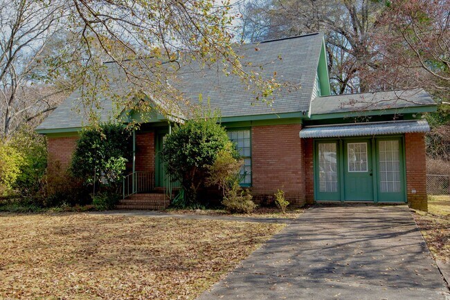 Photo - Southside Auburn Cottage Casa