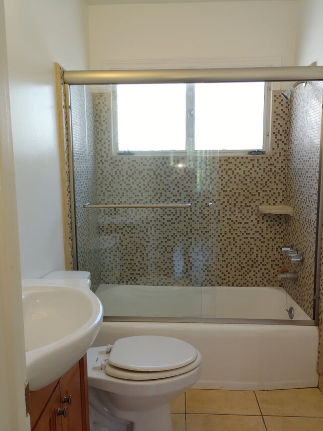 Photo - 4712 Elmwood Ave Unidad 7