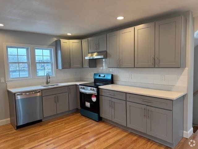 Building Photo - 1553 Blue Hill Ave Unit 3 Rental