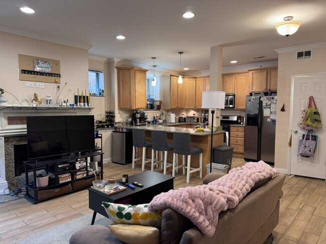 Photo - 2419 W Hutchinson St