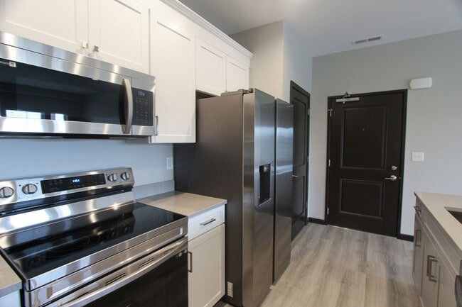 Photo - Beautiful 2 Bed, 2 Bath Apartment in PRIME location!  Furnished & Unfurnished Options Available! Unit 2000-108