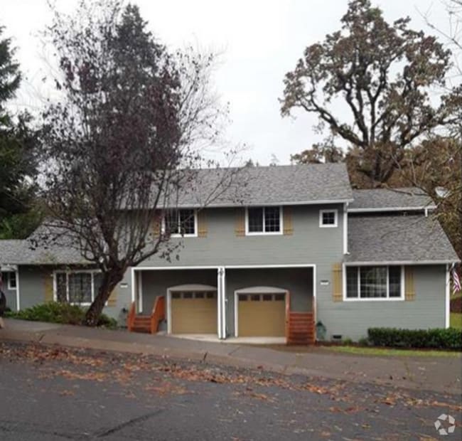 Building Photo - 3 bedroom 2 bath Cottage grove townhome Unit 420 Holly Ave
