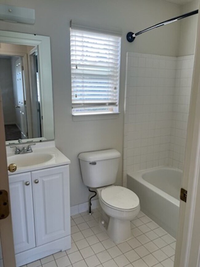 Photo - Roseville 8 Unit Unidad 16579