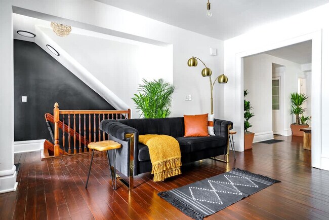 Building Photo - 29 Lundy St Rental