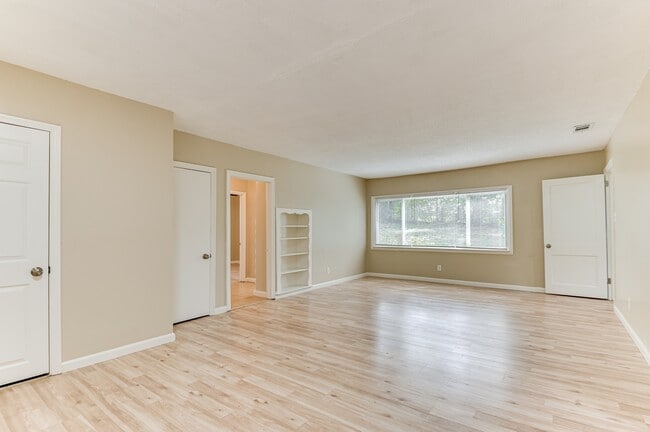 Photo - 2832 Cornelia Rd