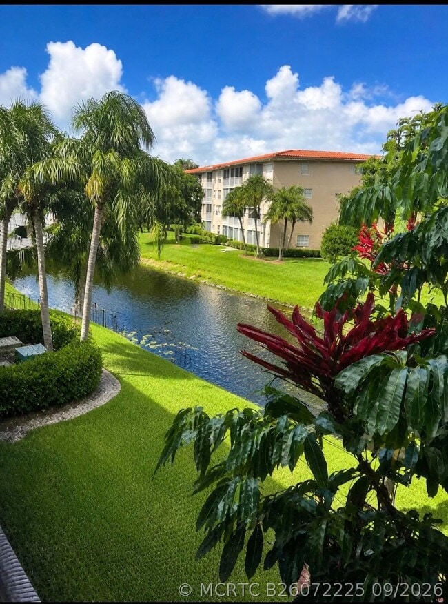 Building Photo - 4302 Martinique Cir Unit J3